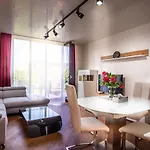 Luxury In Building K55 With Free Garage Appartamento *
