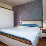 Luxury In Building K55 With Free Garage Appartamento Varna