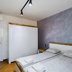 Luxury In Building K55 With Free Garage Appartamento *