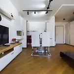Luxury In Building K55 With Free Garage Appartamento