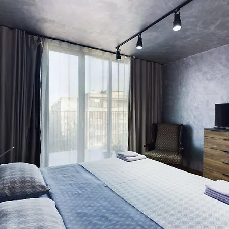 Luxury In Building K55 With Free Garage Apartman *