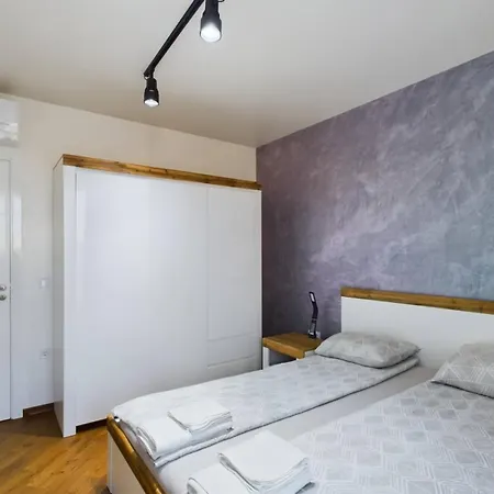 Luxury In Building K55 With Free Garage Apartman *